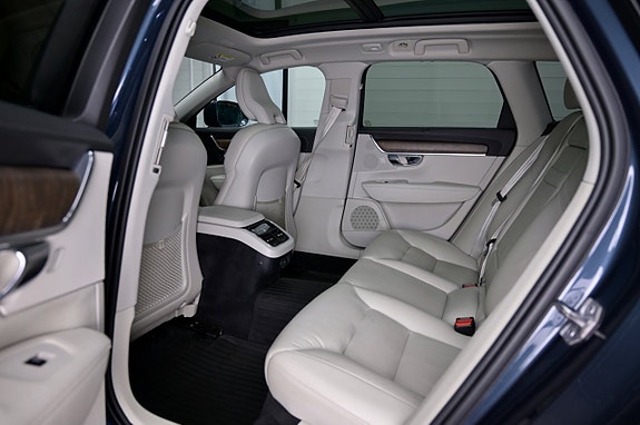 Volvo V90 Cross Country 11 of 30