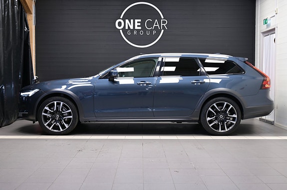 Volvo V90 Cross Country 4 of 30