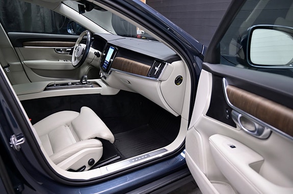 Volvo V90 Cross Country 13 of 30