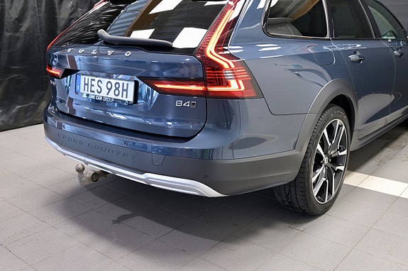 Volvo V90 Cross Country 8 of 30