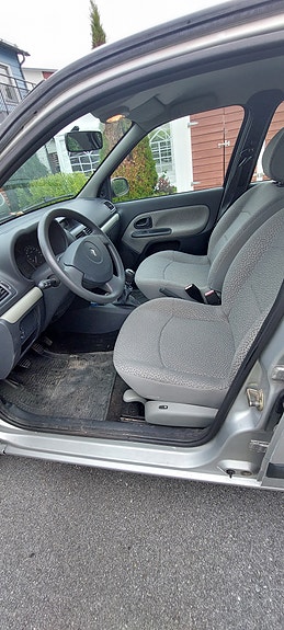 Renault Clio 9 of 11