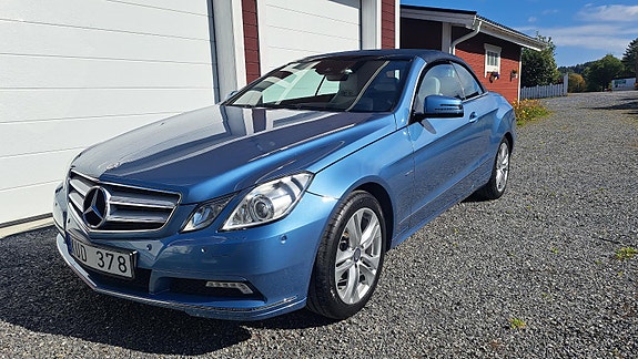 Mercedes-Benz E250 4 of 8