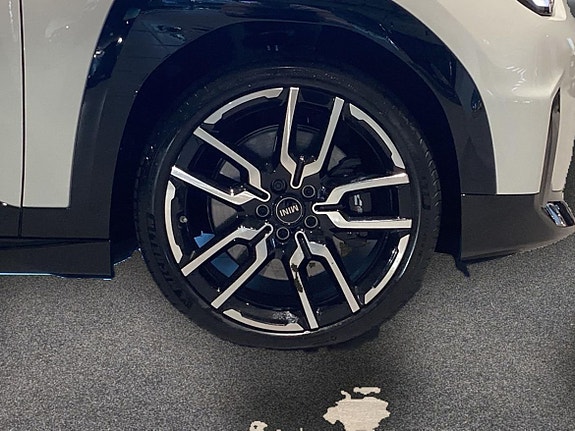 MINI Aceman SE 12 of 16