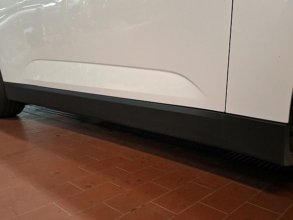 MINI Cooper SE 15 of 16