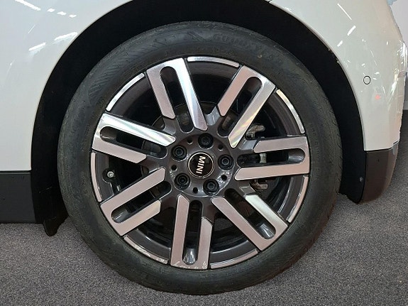 MINI Cooper SE 14 of 16