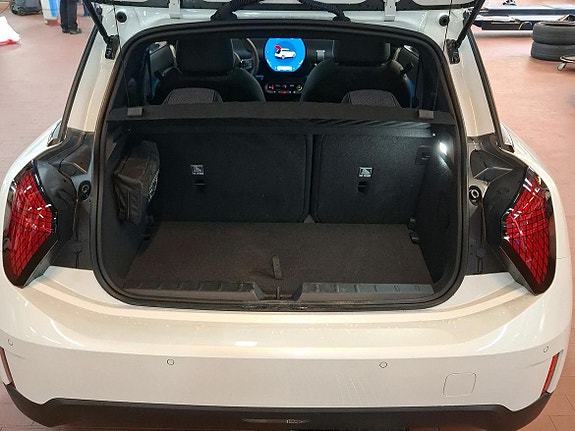 MINI Cooper SE 10 of 16