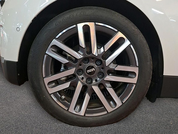 MINI Cooper SE 13 of 16