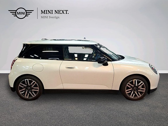 MINI Cooper SE 3 of 16