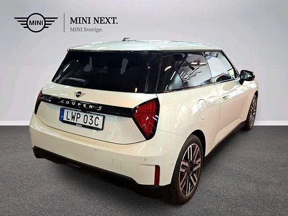 MINI Cooper SE 4 of 16