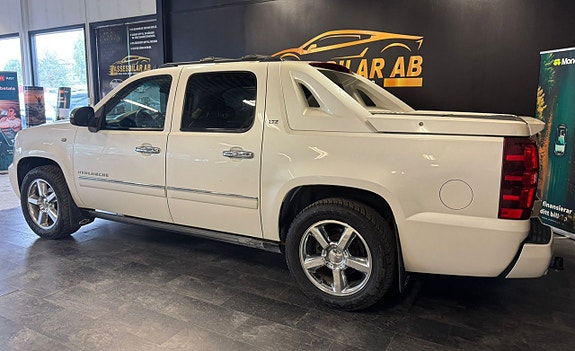 Chevrolet Avalanche 8 of 22
