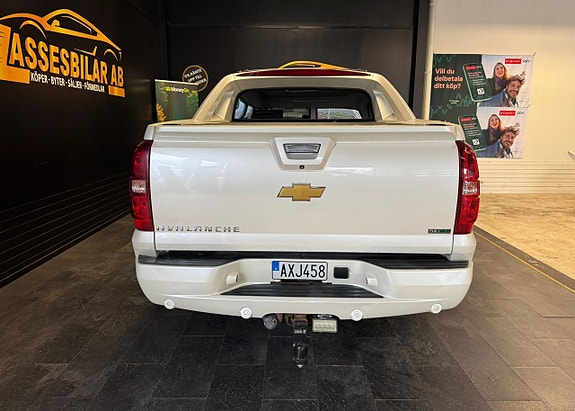 Chevrolet Avalanche 9 of 22