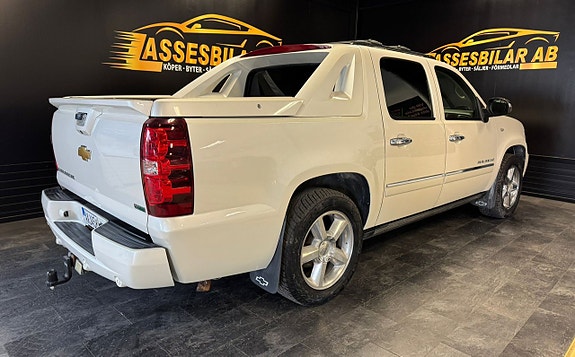 Chevrolet Avalanche 10 of 22