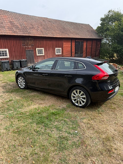 Volvo V40 3 of 14