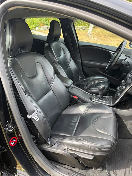 Volvo V40 9 of 14