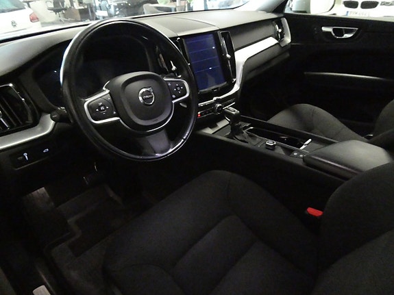 Volvo XC60 12 of 27