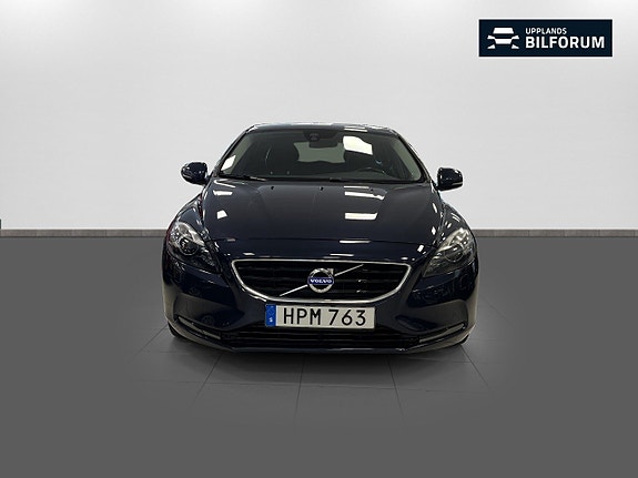 Volvo V40 2 of 16