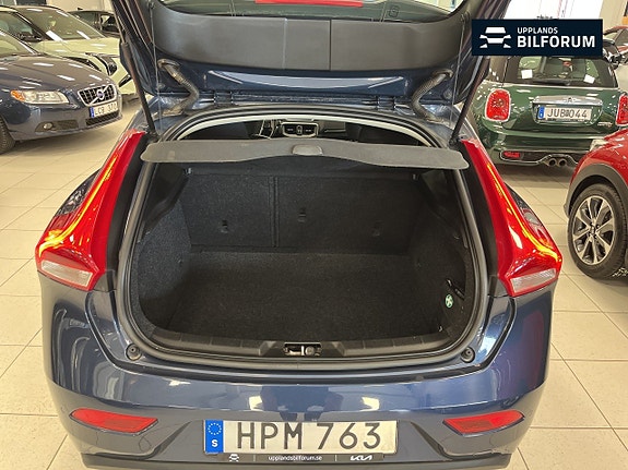 Volvo V40 14 of 16