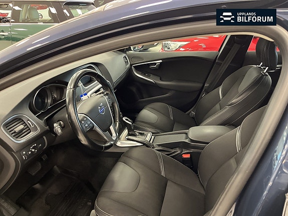 Volvo V40 8 of 16