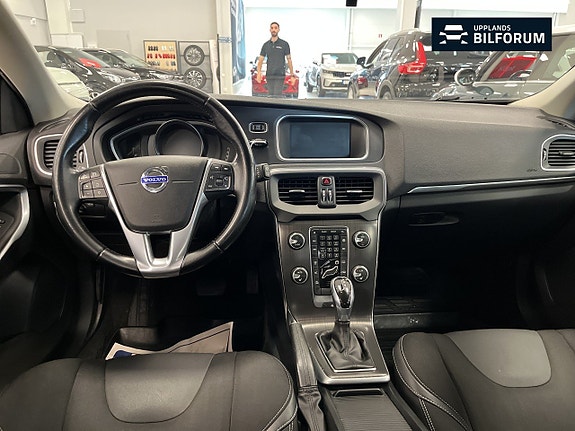 Volvo V40 7 of 16
