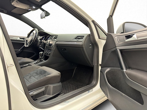 Volkswagen Golf Alltrack 18 of 24