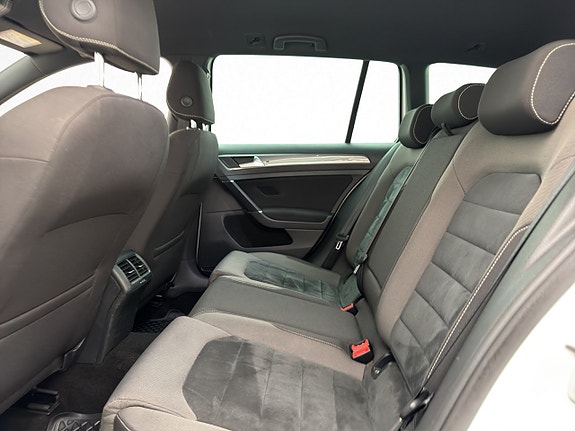 Volkswagen Golf Alltrack 19 of 24