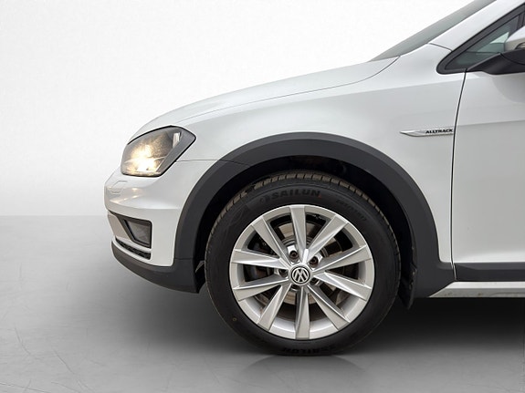 Volkswagen Golf Alltrack 21 of 24
