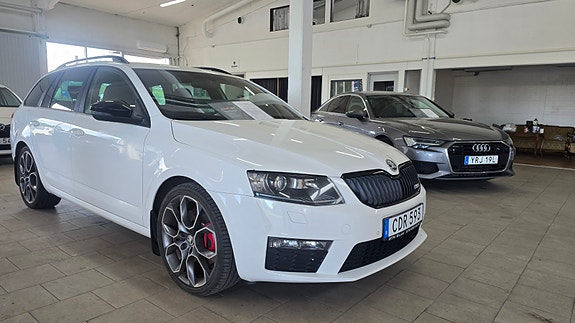 Skoda Octavia 2 of 9