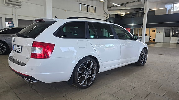 Skoda Octavia 3 of 9