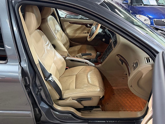 Volvo XC70 9 of 16