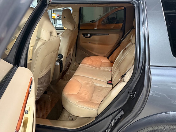 Volvo XC70 12 of 16