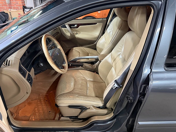Volvo XC70 10 of 16