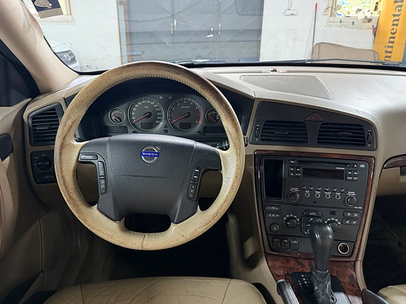 Volvo XC70 14 of 16