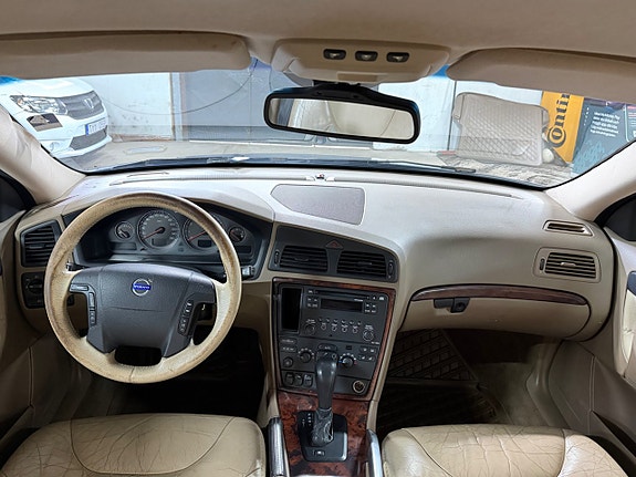 Volvo XC70 13 of 16