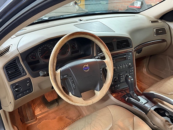 Volvo XC70 16 of 16