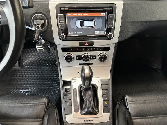 Volkswagen Passat Alltrack 14 of 15