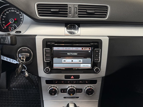 Volkswagen Passat Alltrack 12 of 15