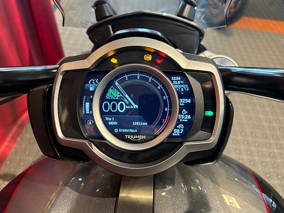 Triumph ROCKET 3 GT 9 of 12