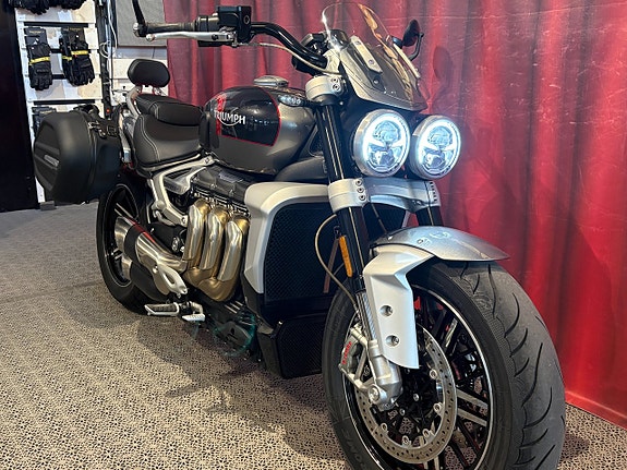 Triumph ROCKET 3 GT 2 of 12
