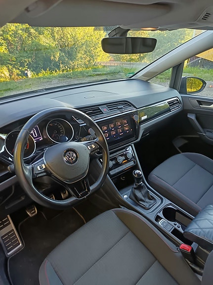 Volkswagen Touran 9 of 30