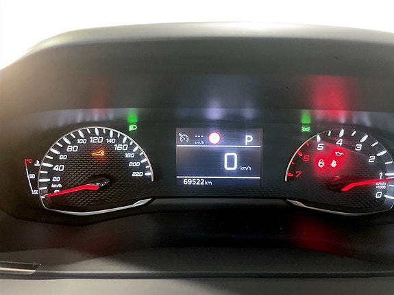 Peugeot 2008 8 of 15