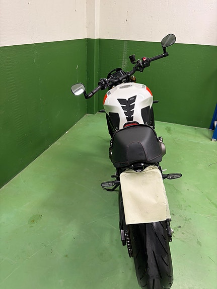 Yamaha XSR900 5 of 6