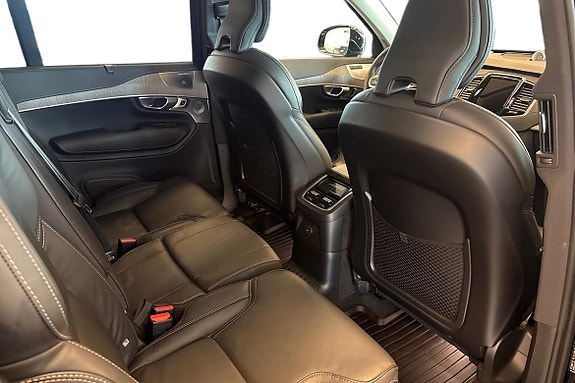 Volvo XC90 13 of 30