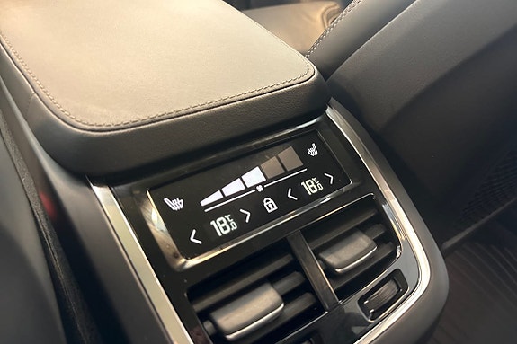 Volvo XC90 26 of 30