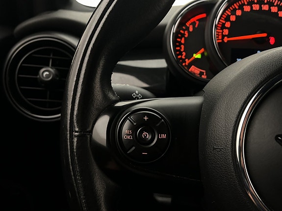 MINI Cooper S 18 of 30