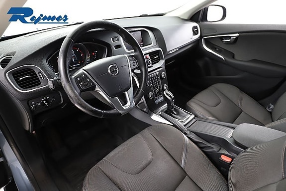 Volvo V40 Cross Country 13 of 25
