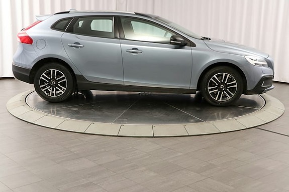 Volvo V40 Cross Country 2 of 25