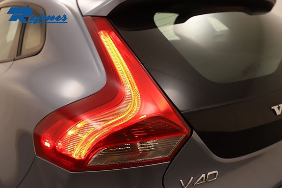Volvo V40 Cross Country 10 of 25