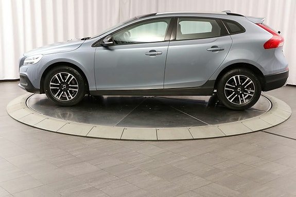Volvo V40 Cross Country 3 of 25