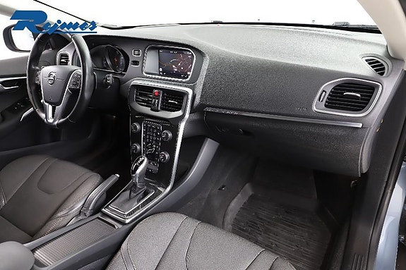Volvo V40 Cross Country 21 of 25