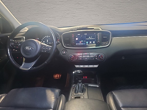 Kia Sorento 5 of 8